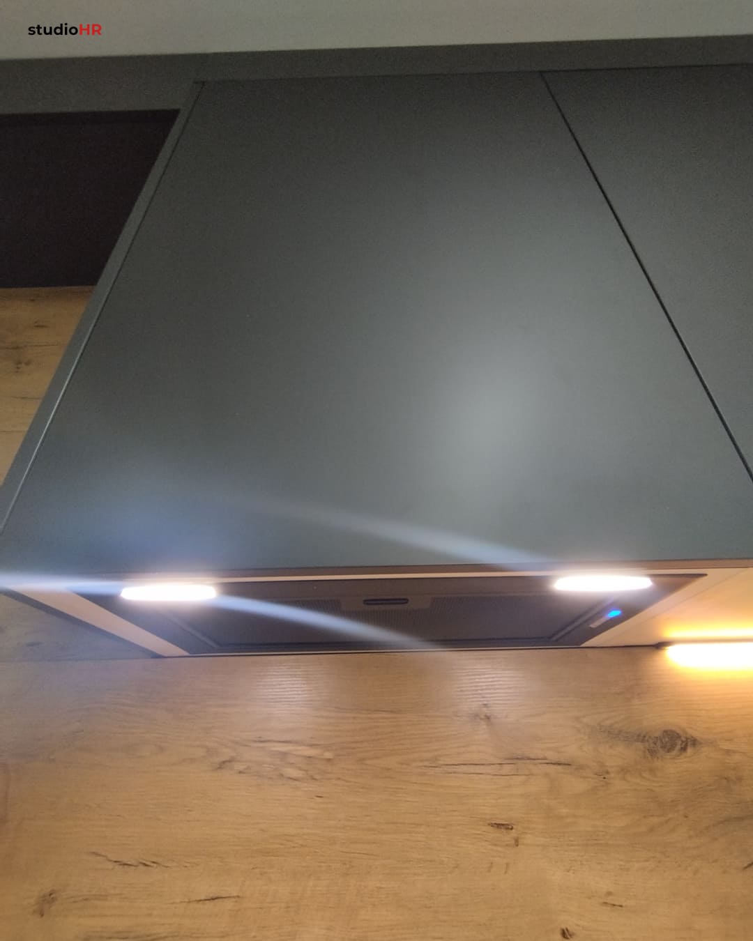 Ugradbena napa s LED rasvjetom u DanKuchen Silbermond kuhinji